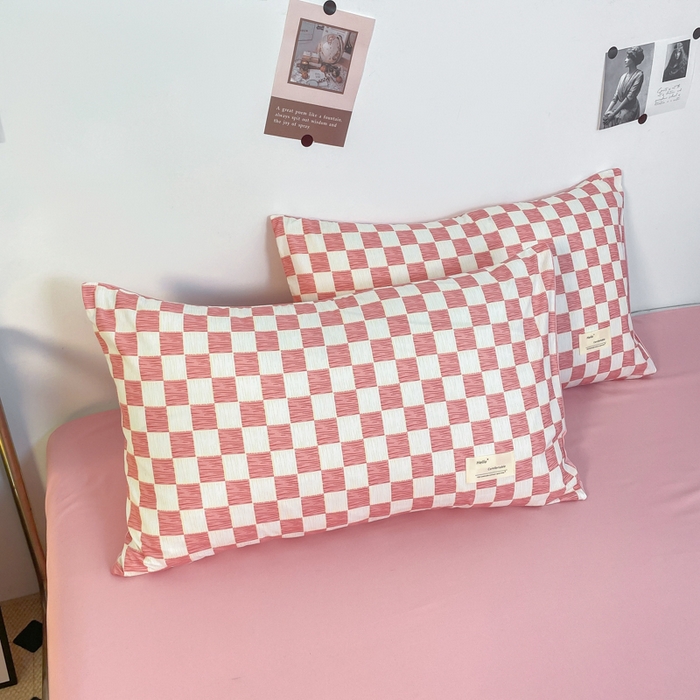 91家纺网 家纺一手货源 找家纺 雅阁尔家纺2025新款无印良品风棋盘格贴标四件套 樱花粉