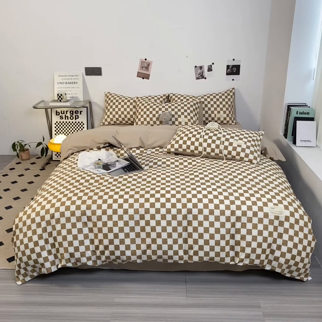 91家纺网 家纺一手货源 找家纺 雅阁尔家纺2025新款无印良品风棋盘格贴标四件套 布丁奶茶色