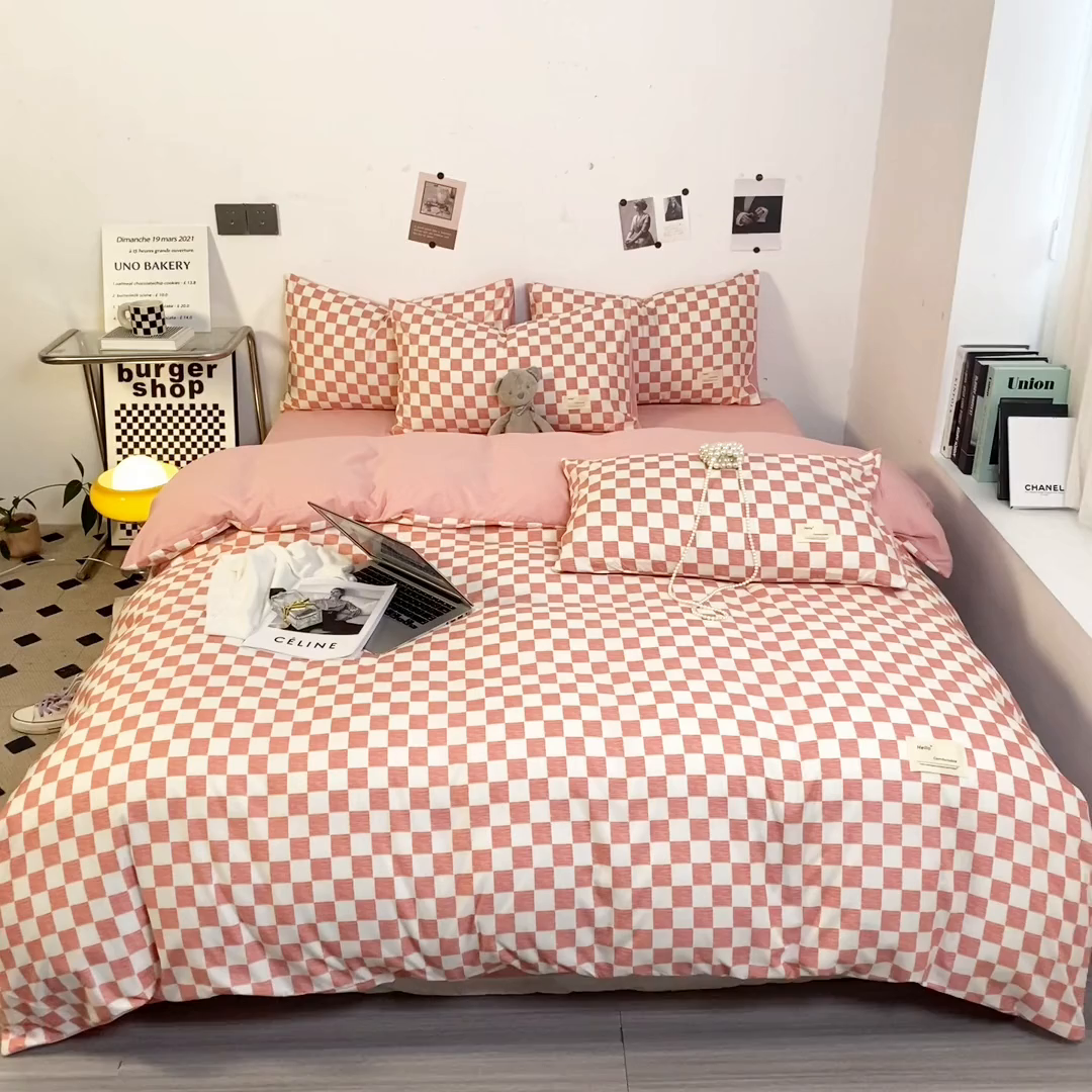 91家纺网 家纺一手货源 找家纺 雅阁尔家纺2025新款无印良品风棋盘格贴标四件套 樱花粉