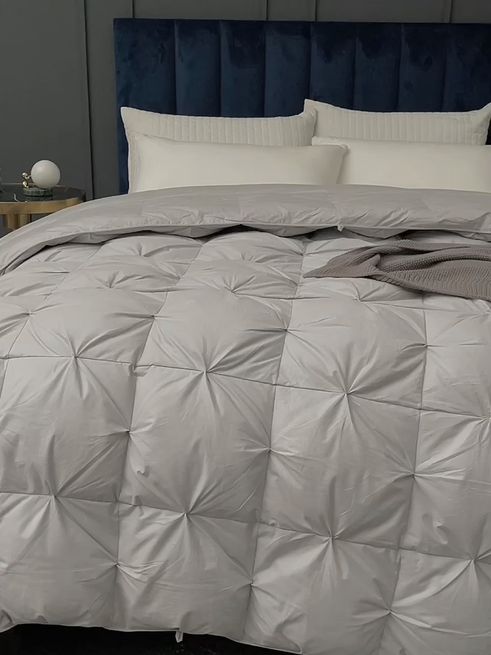 91家纺网 家纺一手货源 找家纺 呆头鹅羽绒工厂店 2025新款全棉羽丝绒扭花被 白鹅绒鸭绒被子被芯羽绒工厂店 灰色