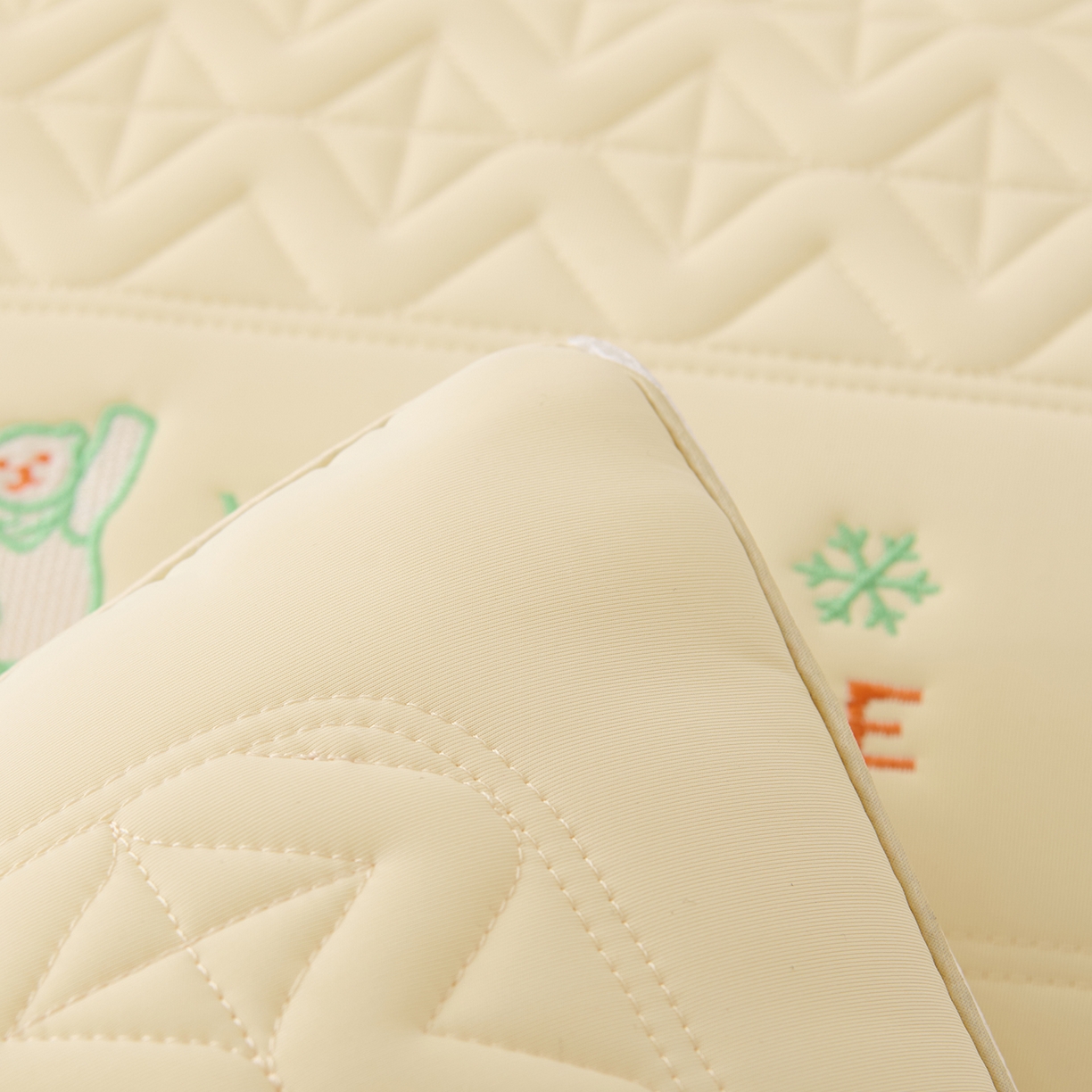 91家纺网 家纺一手货源 找家纺 卓昌枕芯 2025夏季新款冰丝凉感枕头枕芯 黄色 48*74cm800g低枕一只