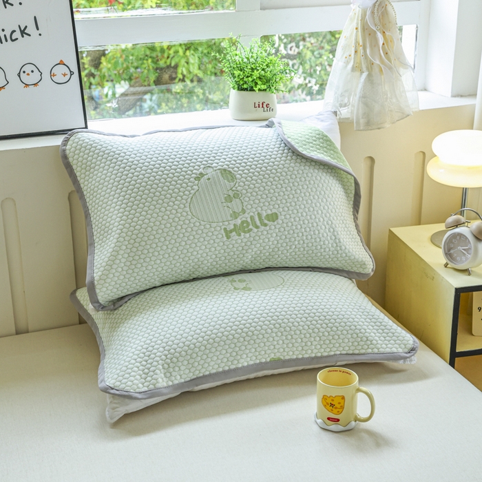 91家纺网 家纺一手货源 找家纺 芙绣家纺 2025新款A类凉感豆豆枕巾 卡皮巴拉-绿色 52*72cm/对