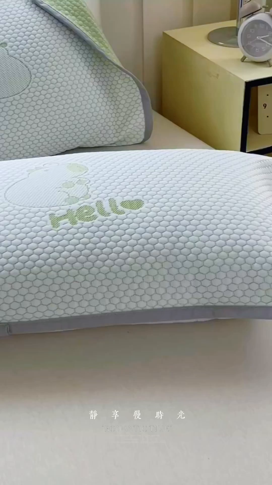 91家纺网 家纺一手货源 找家纺 芙绣家纺 2025新款A类凉感豆豆枕巾 卡皮巴拉-绿色 52*72cm/只