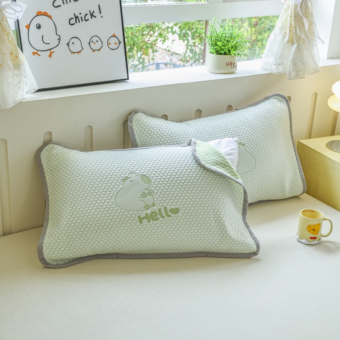 91家纺网 家纺一手货源 找家纺 芙绣家纺 2025新款A类凉感豆豆枕巾 卡皮巴拉-绿色 52*72cm/对