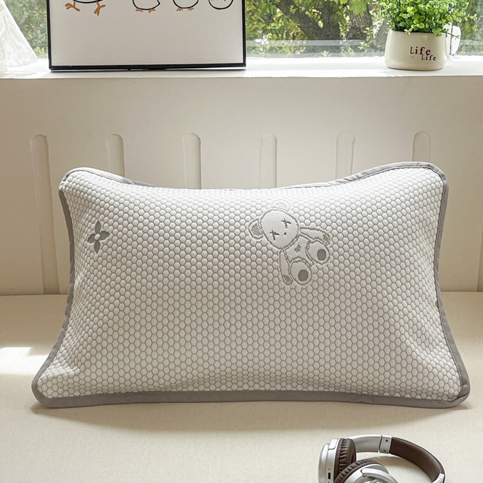 91家纺网 家纺一手货源 找家纺 芙绣家纺 2025新款A类凉感豆豆枕巾 小熊-灰色 52*72cm/对