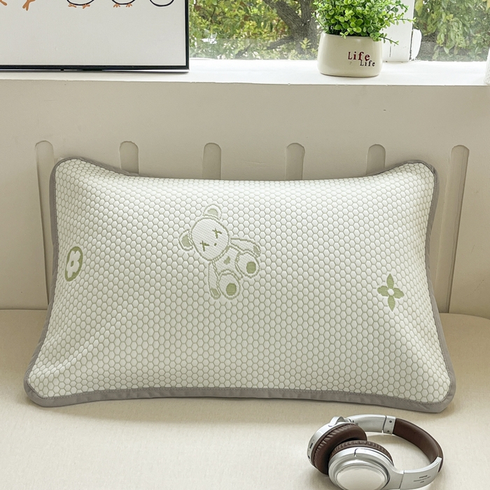 91家纺网 家纺一手货源 找家纺 芙绣家纺 2025新款A类凉感豆豆枕巾 小熊-绿色 52*72cm/对