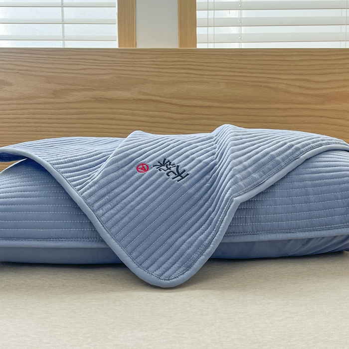 91家纺网 家纺一手货源 找家纺 芙绣家纺 2025新款A类防水绣花夹棉枕套 蓝色