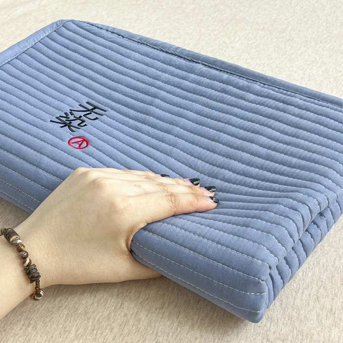 91家纺网 家纺一手货源 找家纺 芙绣家纺 2025新款A类防水绣花夹棉枕套 蓝色