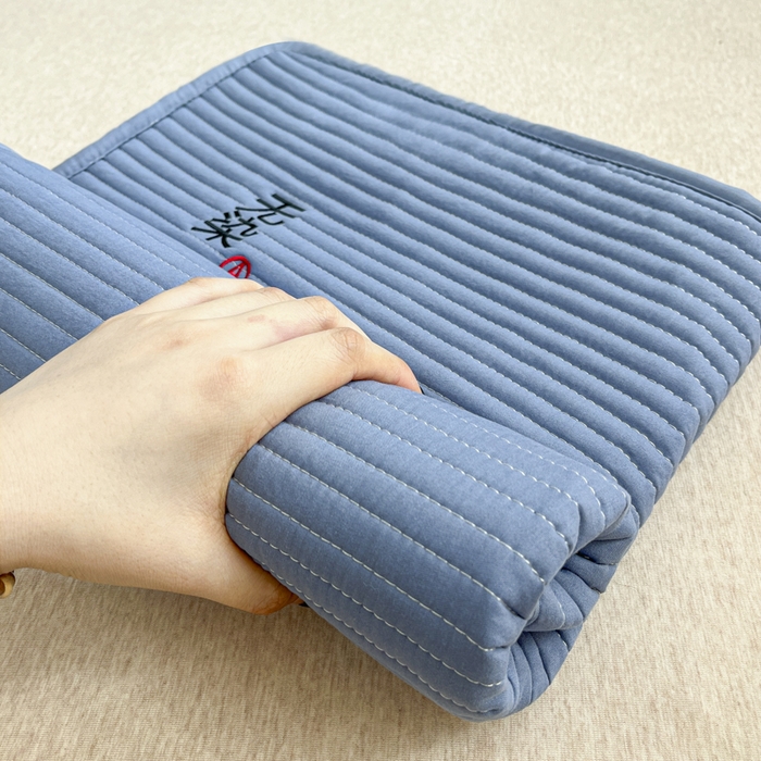 91家纺网 家纺一手货源 找家纺 芙绣家纺 2025新款A类防水绣花夹棉枕套 蓝色