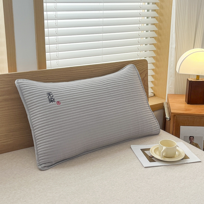 91家纺网 家纺一手货源 找家纺 芙绣家纺 2025新款A类防水绣花夹棉枕套 浅灰