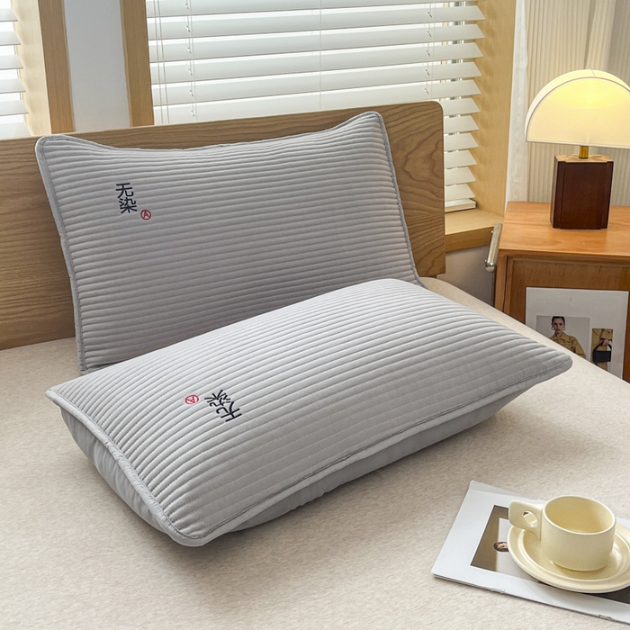 91家纺网 家纺一手货源 找家纺 芙绣家纺 2025新款A类防水绣花夹棉枕套 浅灰