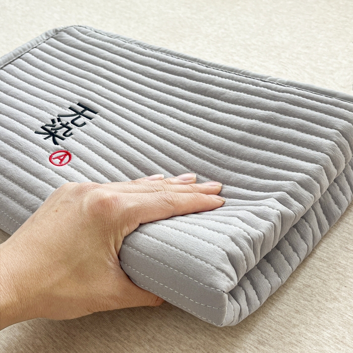 91家纺网 家纺一手货源 找家纺 芙绣家纺 2025新款A类防水绣花夹棉枕套 浅灰