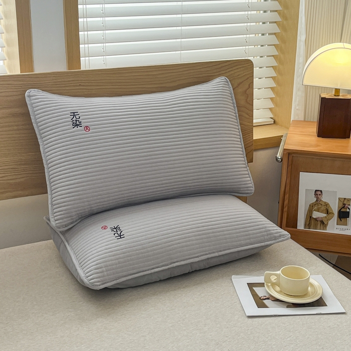 91家纺网 家纺一手货源 找家纺 芙绣家纺 2025新款A类防水绣花夹棉枕套 浅灰