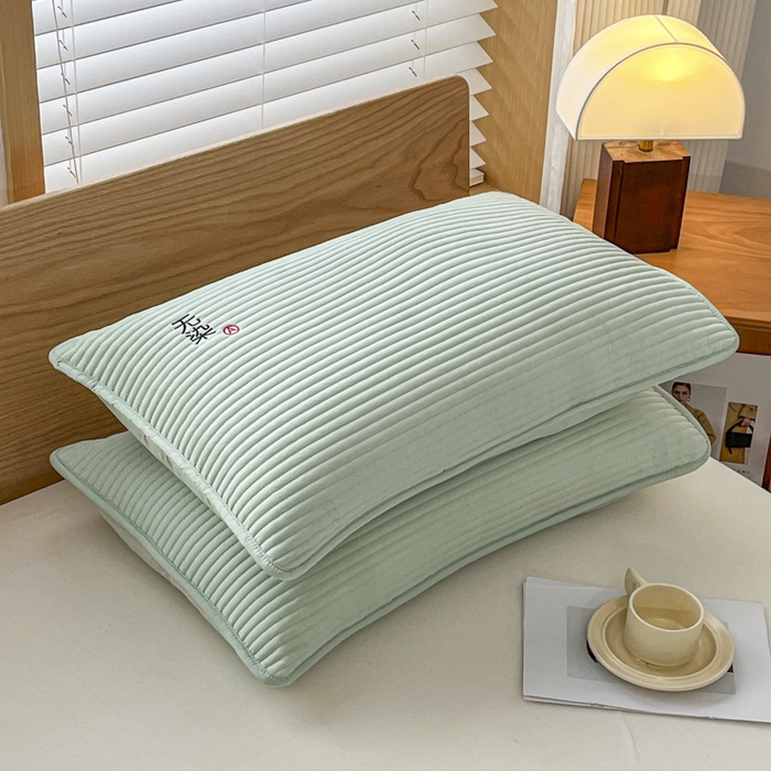 91家纺网 家纺一手货源 找家纺 芙绣家纺 2025新款A类防水绣花夹棉枕套 浅绿