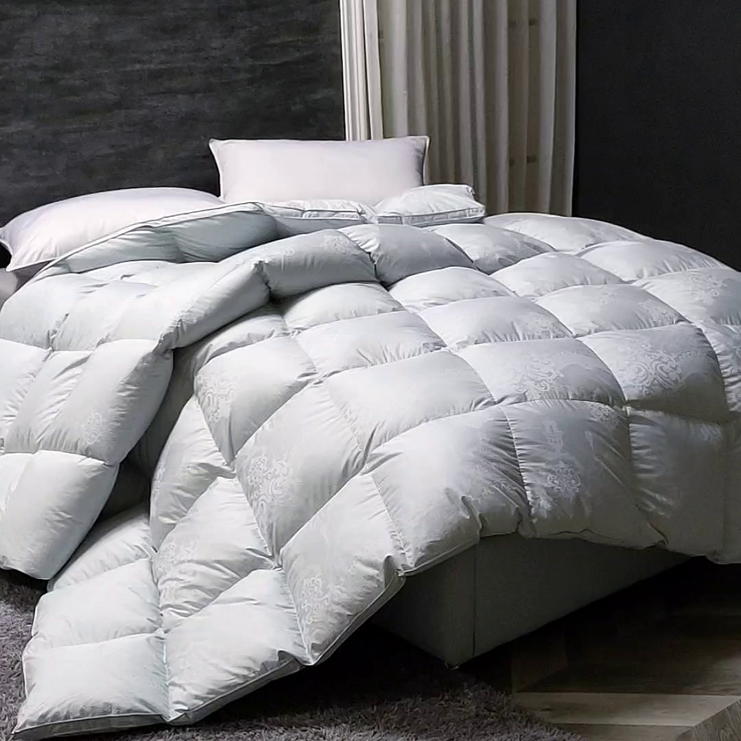 91家纺网 家纺一手货源 找家纺 呆头鹅羽绒工厂店2025新款150支全棉大提花羽绒被 白鹅绒鸭绒被子被芯羽绒工厂店 月光灰