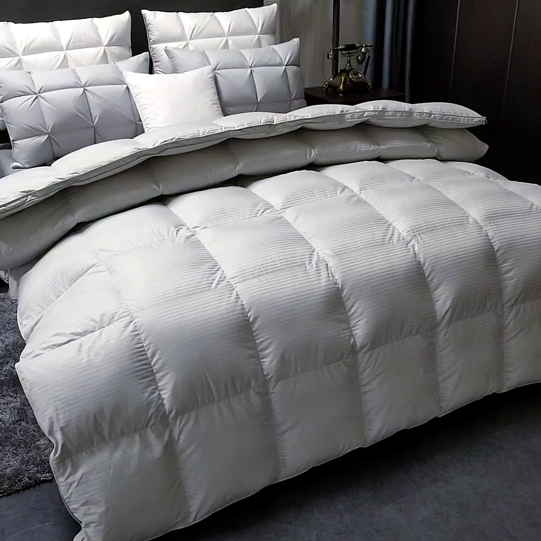 91家纺网 家纺一手货源 找家纺 呆头鹅羽绒工厂店 2025新款100支全棉缎纹羽绒被 白鹅绒鸭绒被子被芯羽绒工厂店 灰色缎纹
