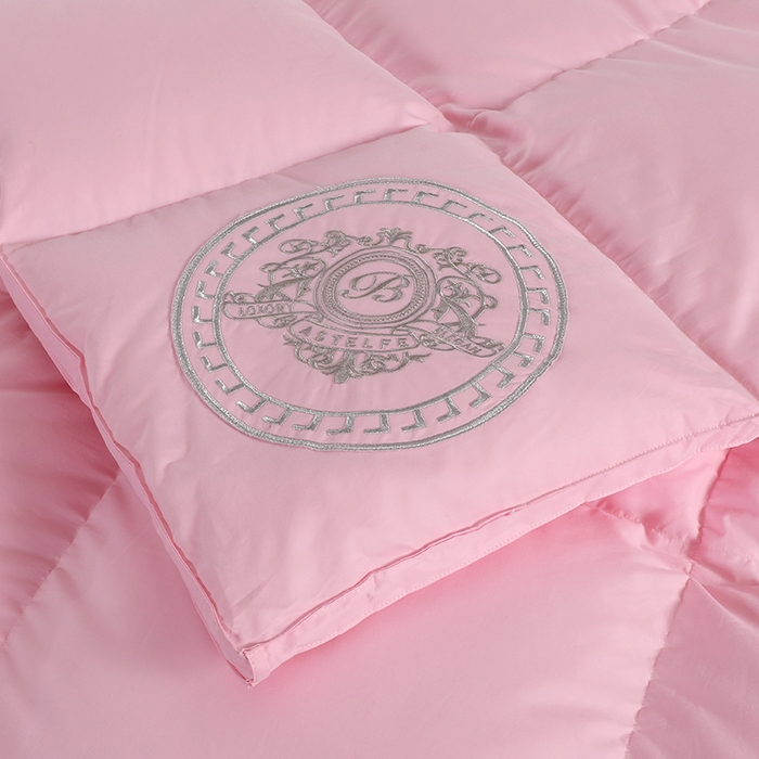 91家纺网 家纺一手货源 找家纺 呆头鹅羽绒工厂店 2025新款100支全棉磨毛刺绣款羽绒被 白鹅绒鸭绒被子被芯羽绒工厂店 粉色