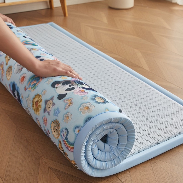 91家纺网 家纺一手货源 找家纺 薇梦蚊帐 2025新款凉感丝印花地垫 浪漫熊宝