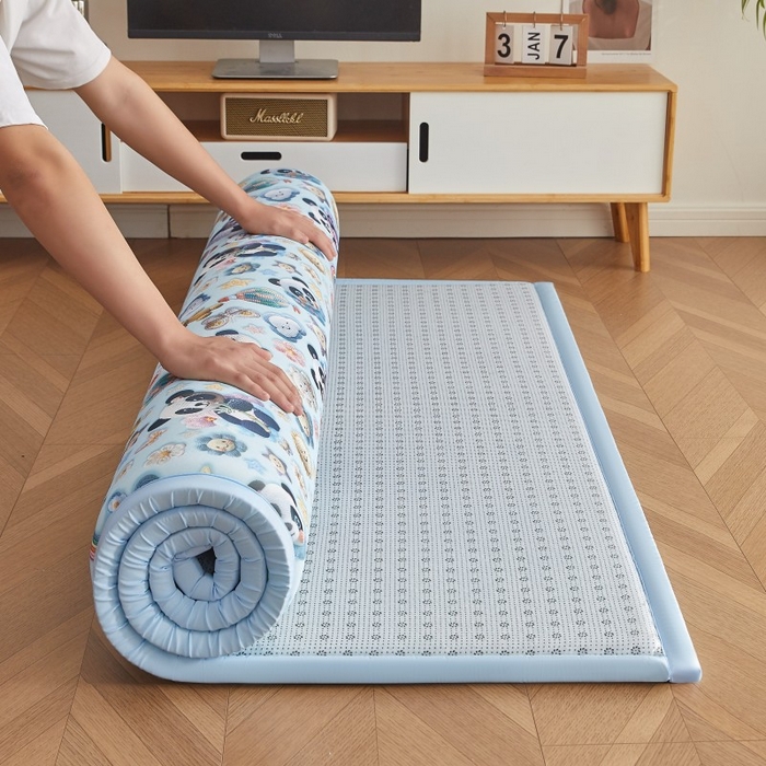 91家纺网 家纺一手货源 找家纺 薇梦蚊帐 2025新款凉感丝印花地垫 浪漫熊宝