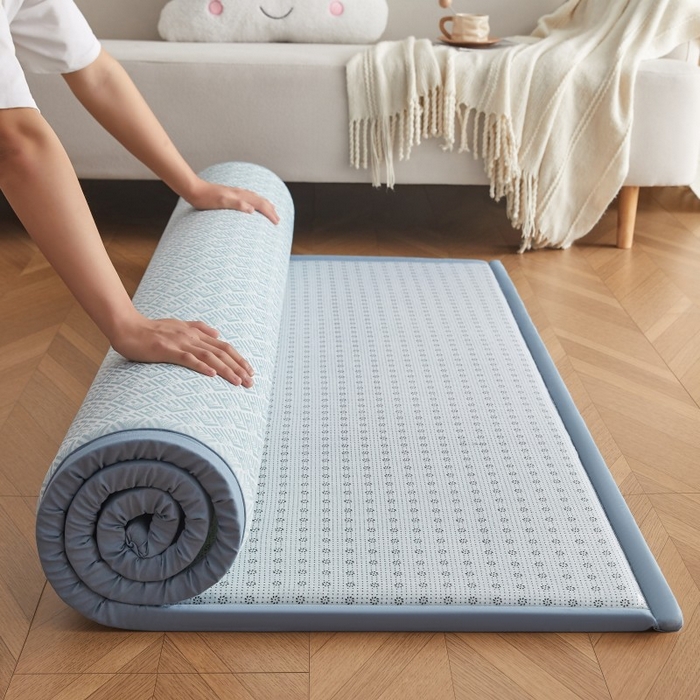 91家纺网 家纺一手货源 找家纺 薇梦蚊帐 2025新款凉感丝印花地垫 青春岁月