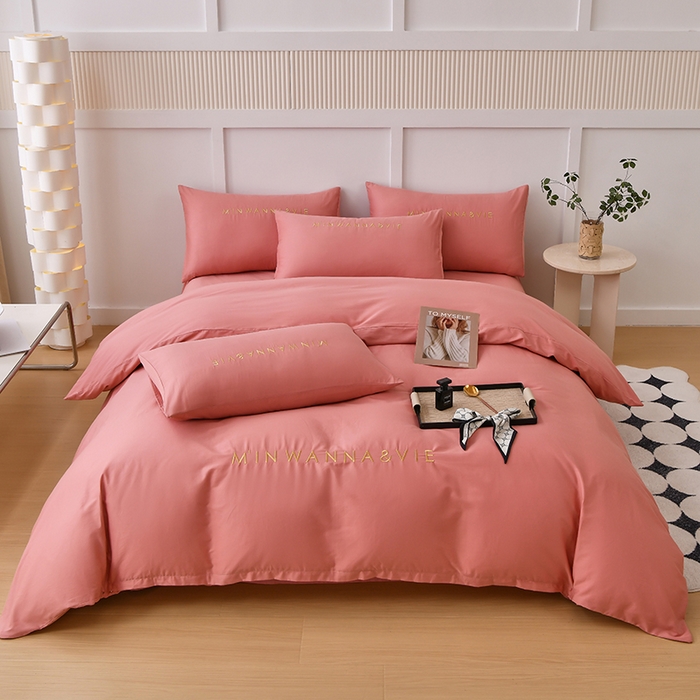 91家纺网 家纺一手货源 找家纺 （总）宇彬家纺 2025新款直播热款13374全棉母婴级绣花字母款被套床单纯色重工清新四件套贡缎新疆长绒