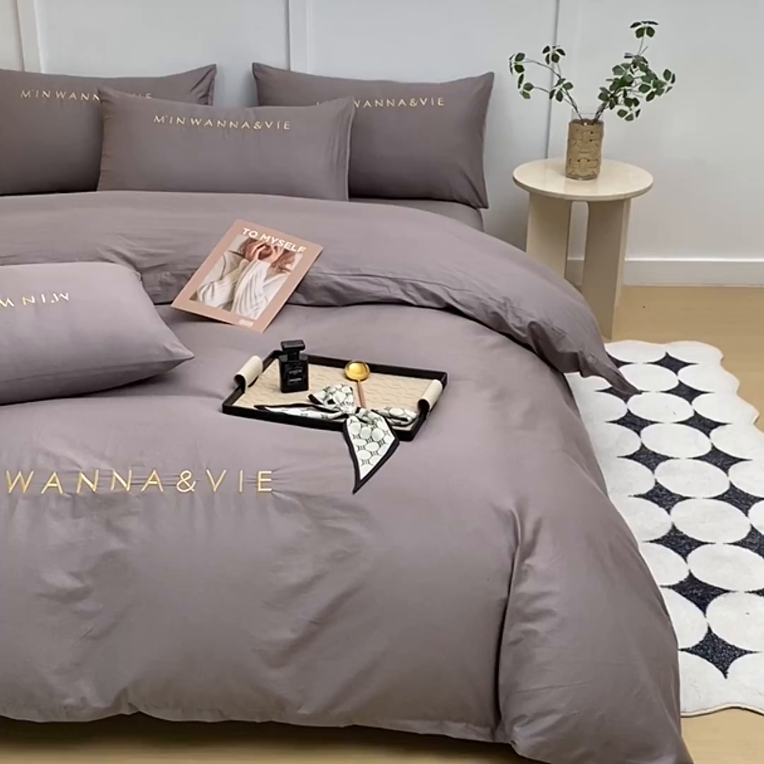 91家纺网 家纺一手货源 找家纺 宇彬家纺 2025新款直播热款13374全棉母婴级绣花字母款被套床单纯色重工清新四件套贡缎新疆长绒 Min-绅士灰