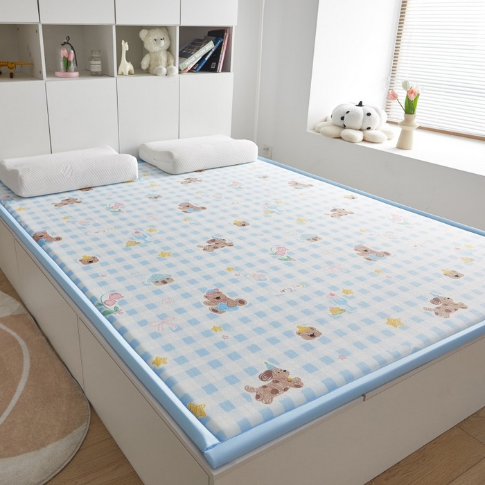 91家纺网 家纺一手货源 找家纺 薇梦蚊帐 2025新款凉感丝印花地垫 甜梦小熊