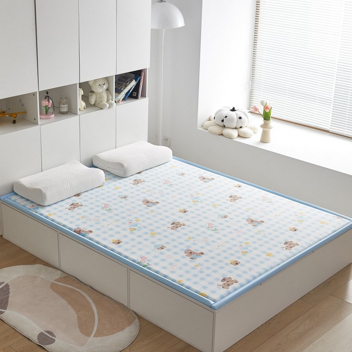 91家纺网 家纺一手货源 找家纺 薇梦蚊帐 2025新款凉感丝印花地垫 甜梦小熊