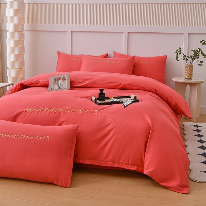 91家纺网 家纺一手货源 找家纺 宇彬家纺 2025新款直播热款13374全棉母婴级绣花字母款被套床单纯色重工清新四件套贡缎新疆长绒 Min-宝石红