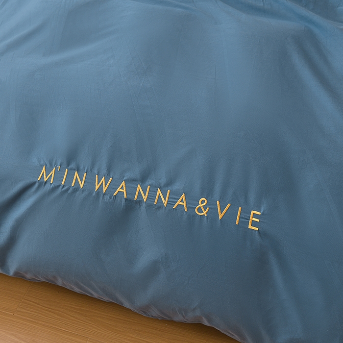 91家纺网 家纺一手货源 找家纺 宇彬家纺 2025新款直播热款13374全棉母婴级绣花字母款被套床单纯色重工清新四件套贡缎新疆长绒 Min-宾利蓝