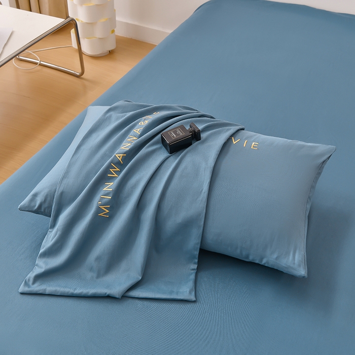 91家纺网 家纺一手货源 找家纺 宇彬家纺 2025新款直播热款13374全棉母婴级绣花字母款被套床单纯色重工清新四件套贡缎新疆长绒 Min-宾利蓝