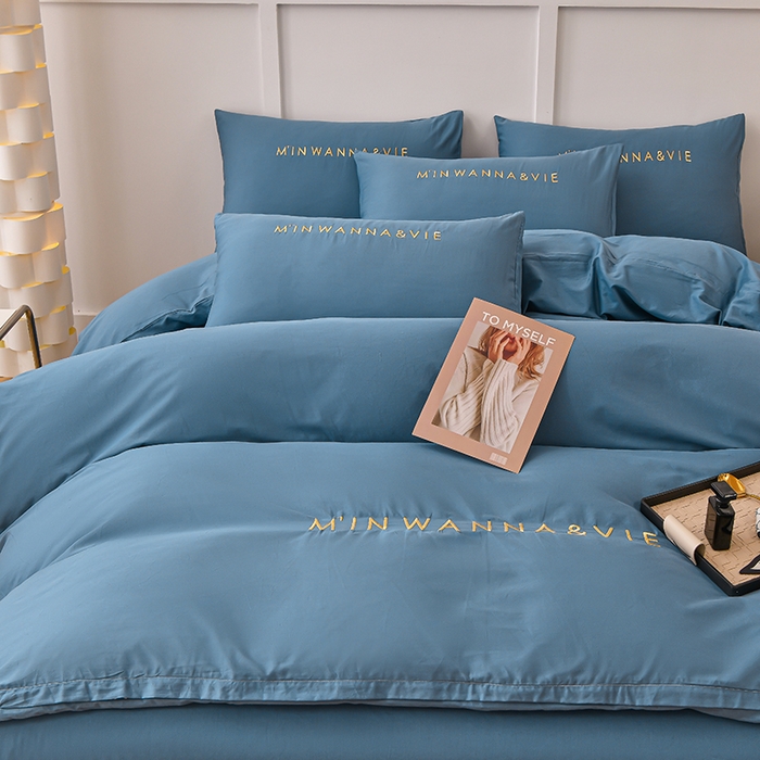 91家纺网 家纺一手货源 找家纺 宇彬家纺 2025新款直播热款13374全棉母婴级绣花字母款被套床单纯色重工清新四件套贡缎新疆长绒 Min-宾利蓝