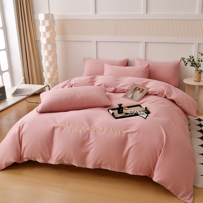 91家纺网 家纺一手货源 找家纺 宇彬家纺 2025新款直播热款13374全棉母婴级绣花字母款被套床单纯色重工清新四件套贡缎新疆长绒 Min-紫豆沙