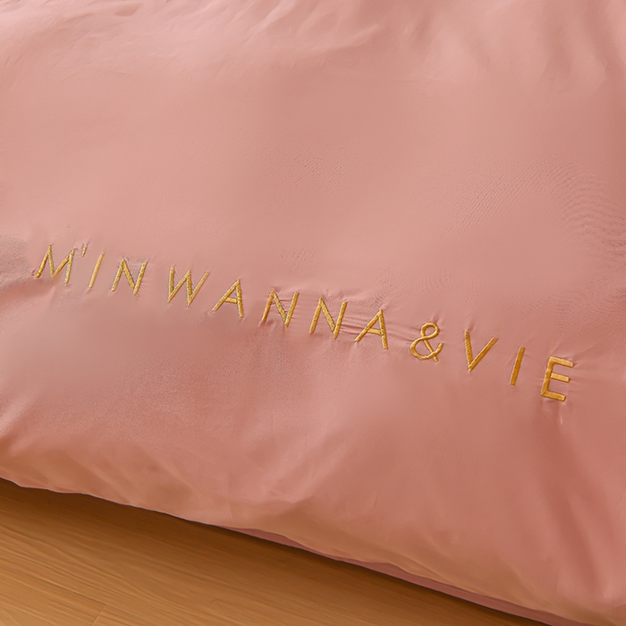 91家纺网 家纺一手货源 找家纺 宇彬家纺 2025新款直播热款13374全棉母婴级绣花字母款被套床单纯色重工清新四件套贡缎新疆长绒 Min-紫豆沙