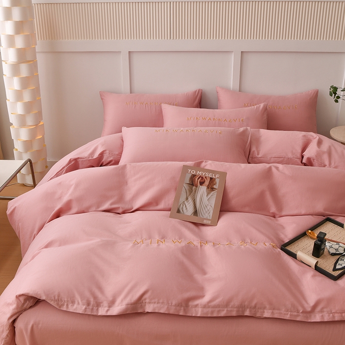 91家纺网 家纺一手货源 找家纺 宇彬家纺 2025新款直播热款13374全棉母婴级绣花字母款被套床单纯色重工清新四件套贡缎新疆长绒 Min-紫豆沙