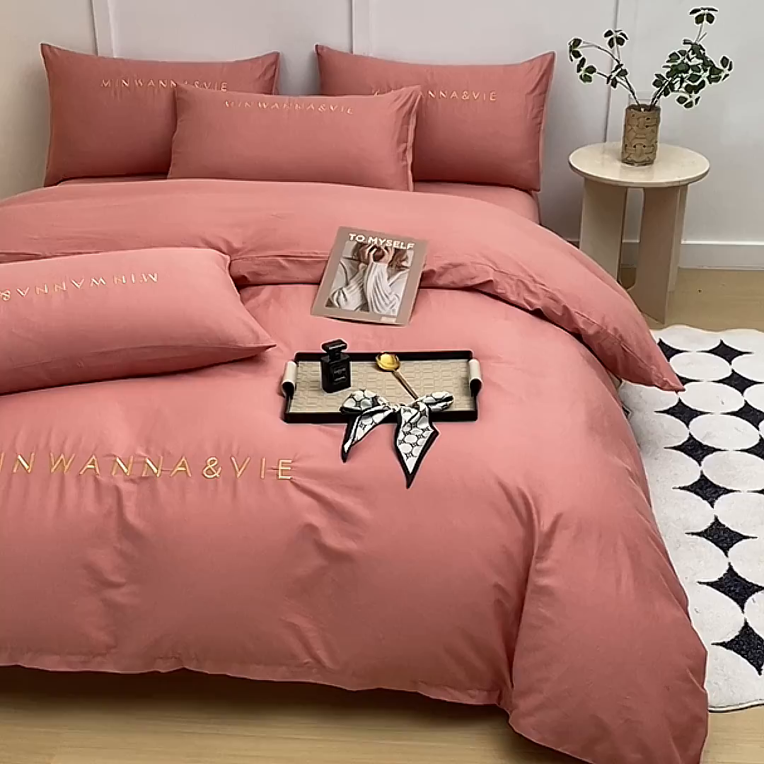 91家纺网 家纺一手货源 找家纺 宇彬家纺 2025新款直播热款13374全棉母婴级绣花字母款被套床单纯色重工清新四件套贡缎新疆长绒 Min-奶油粉