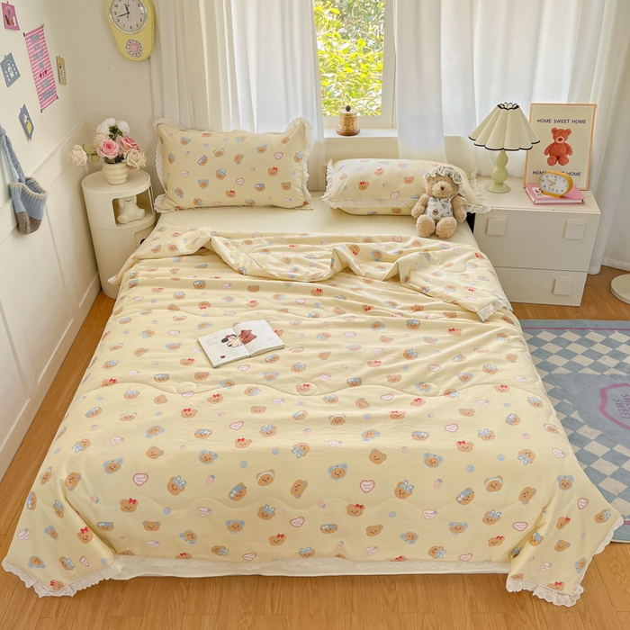 91家纺网 家纺一手货源 找家纺 玉海棠家纺 2025新款云感云感双层纱皱皱纱全棉花边款夏被四件套 约定熊