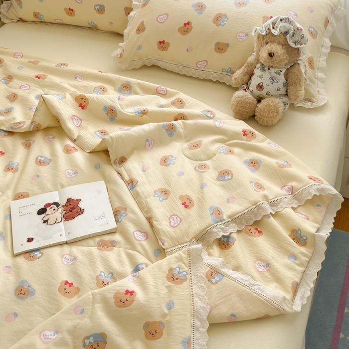 91家纺网 家纺一手货源 找家纺 玉海棠家纺 2025新款云感云感双层纱皱皱纱全棉花边款夏被四件套 约定熊