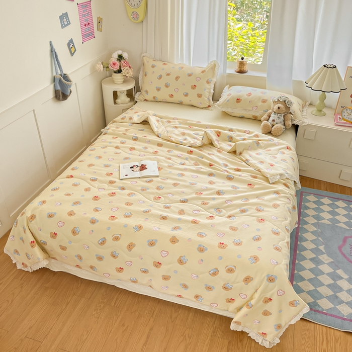 91家纺网 家纺一手货源 找家纺 玉海棠家纺 2025新款云感云感双层纱皱皱纱全棉花边款夏被四件套 约定熊