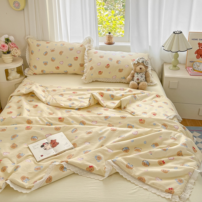 91家纺网 家纺一手货源 找家纺 玉海棠家纺 2025新款云感云感双层纱皱皱纱全棉花边款夏被四件套 约定熊