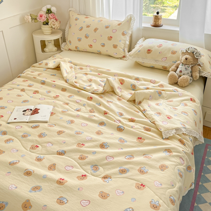 91家纺网 家纺一手货源 找家纺 玉海棠家纺 2025新款云感云感双层纱皱皱纱全棉花边款夏被四件套 约定熊