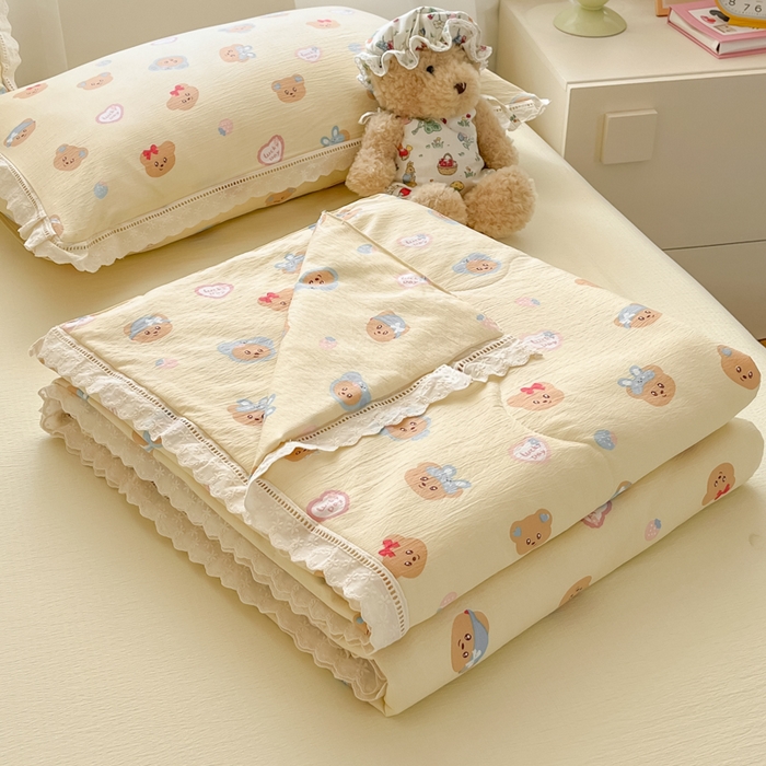 91家纺网 家纺一手货源 找家纺 玉海棠家纺 2025新款云感云感双层纱皱皱纱全棉花边款夏被四件套 约定熊