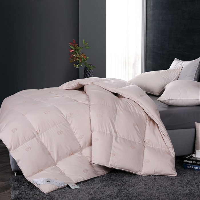 91家纺网 家纺一手货源 找家纺 呆头鹅羽绒工厂店 2025新款80支丝光棉彩棉羽绒被 白鹅绒鸭绒被子被芯羽绒工厂店 勋章卡其