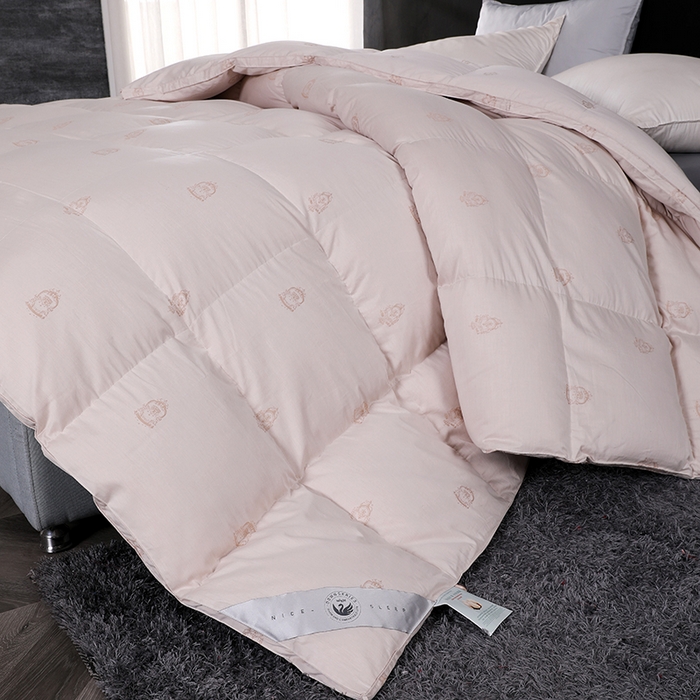 91家纺网 家纺一手货源 找家纺 呆头鹅羽绒工厂店 2025新款80支丝光棉彩棉羽绒被 白鹅绒鸭绒被子被芯羽绒工厂店 勋章卡其