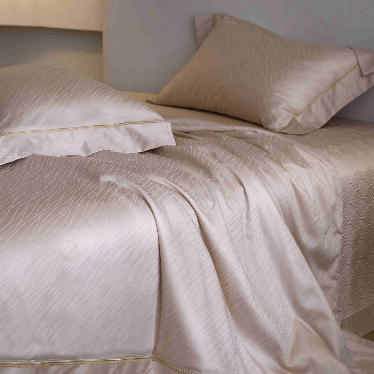 91家纺网 家纺一手货源 找家纺 时亿家居 2025新款100支天丝棉提花床盖款夏被四件套【控价券后不低于 538】 莫妮卡 香槟