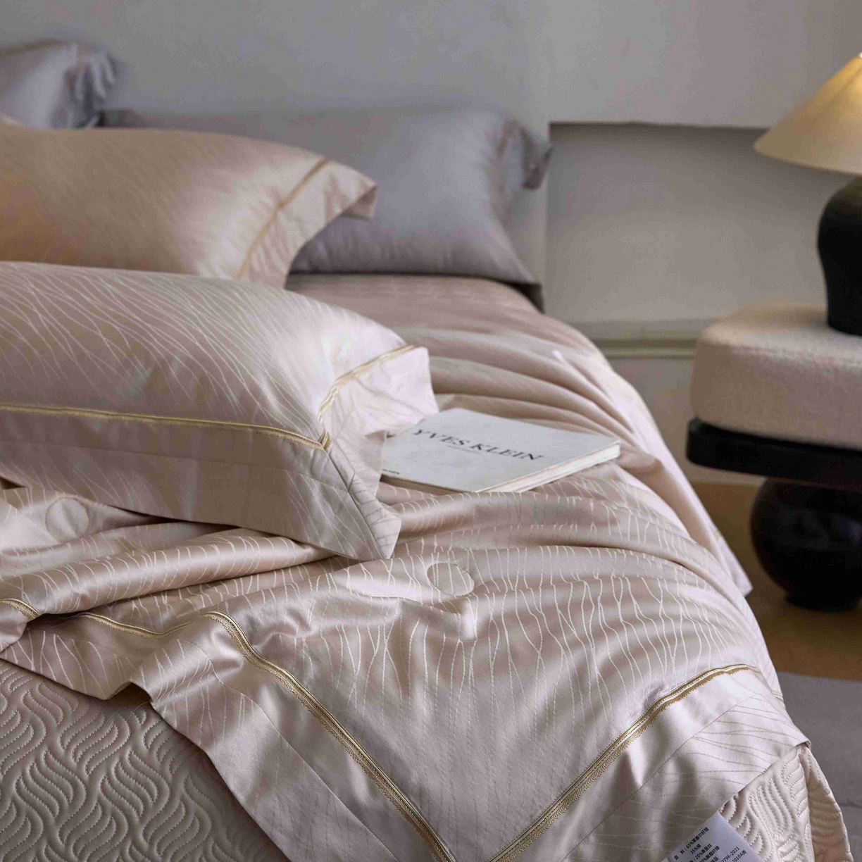 91家纺网 家纺一手货源 找家纺 时亿家居 2025新款100支天丝棉提花床盖款夏被四件套【控价券后不低于 538】 莫妮卡 香槟