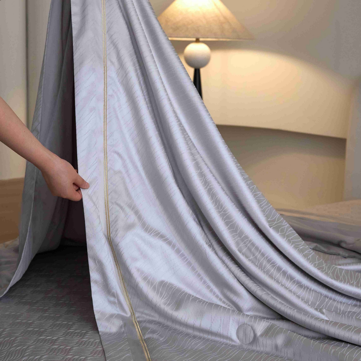 91家纺网 家纺一手货源 找家纺 时亿家居 2025新款100支天丝棉提花床盖款夏被四件套【控价券后不低于 538】 莫妮卡 灰