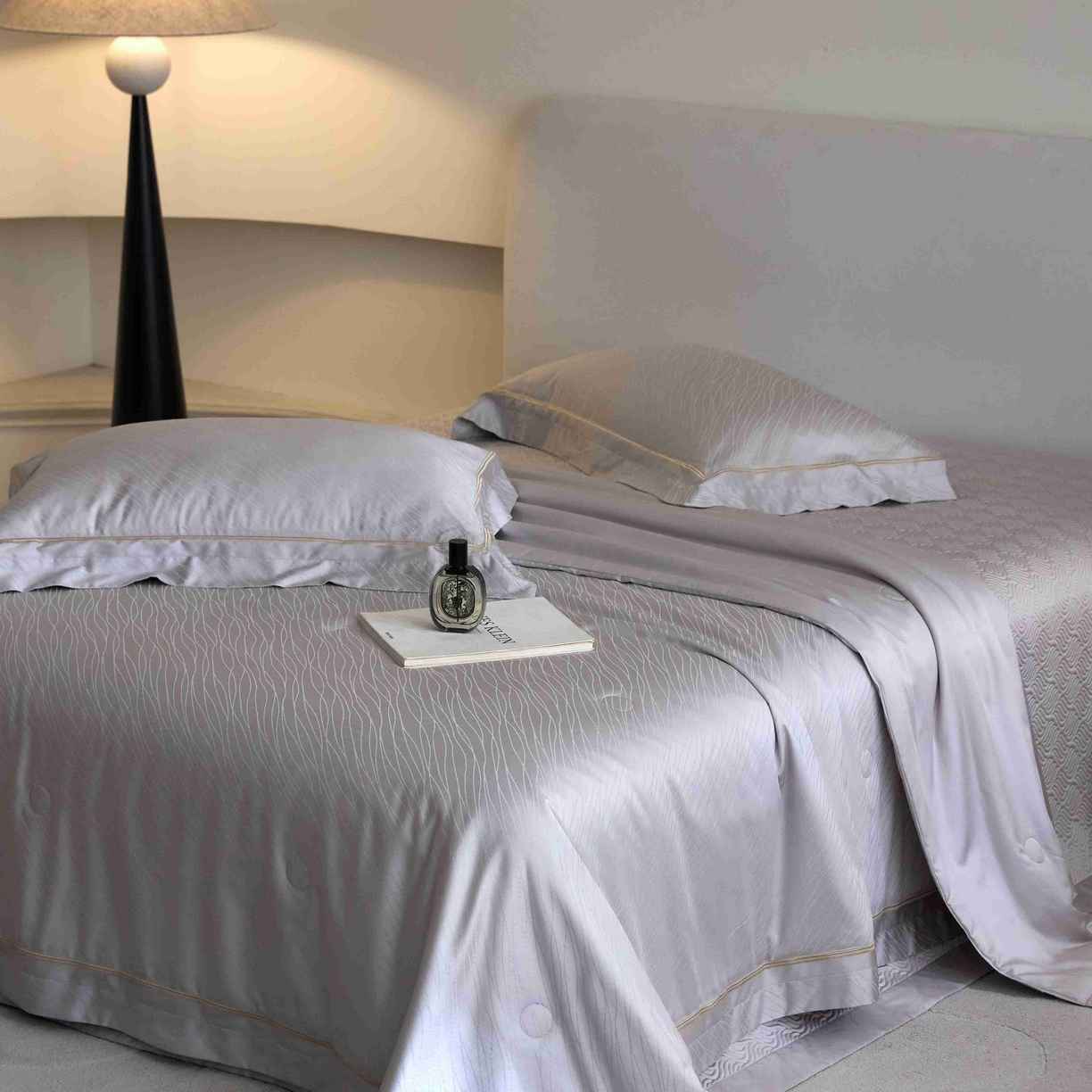 91家纺网 家纺一手货源 找家纺 时亿家居 2025新款100支天丝棉提花床盖款夏被四件套【控价券后不低于 538】 莫妮卡 灰