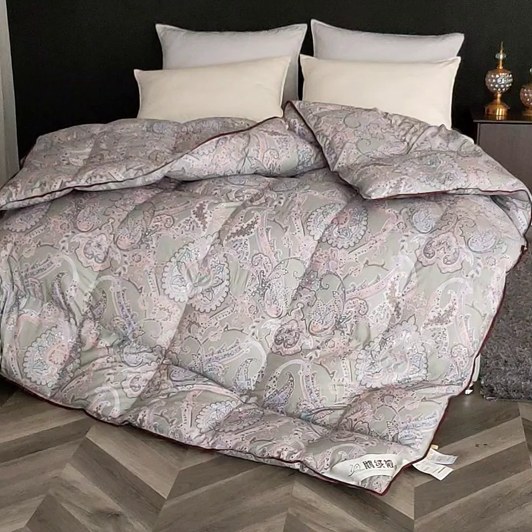 91家纺网 家纺一手货源 找家纺 呆头鹅羽绒工厂店 2025新款100支柔塞丝印花羽绒被 白鹅绒鸭绒被子被芯羽绒工厂店 黛尼雅抹茶绿