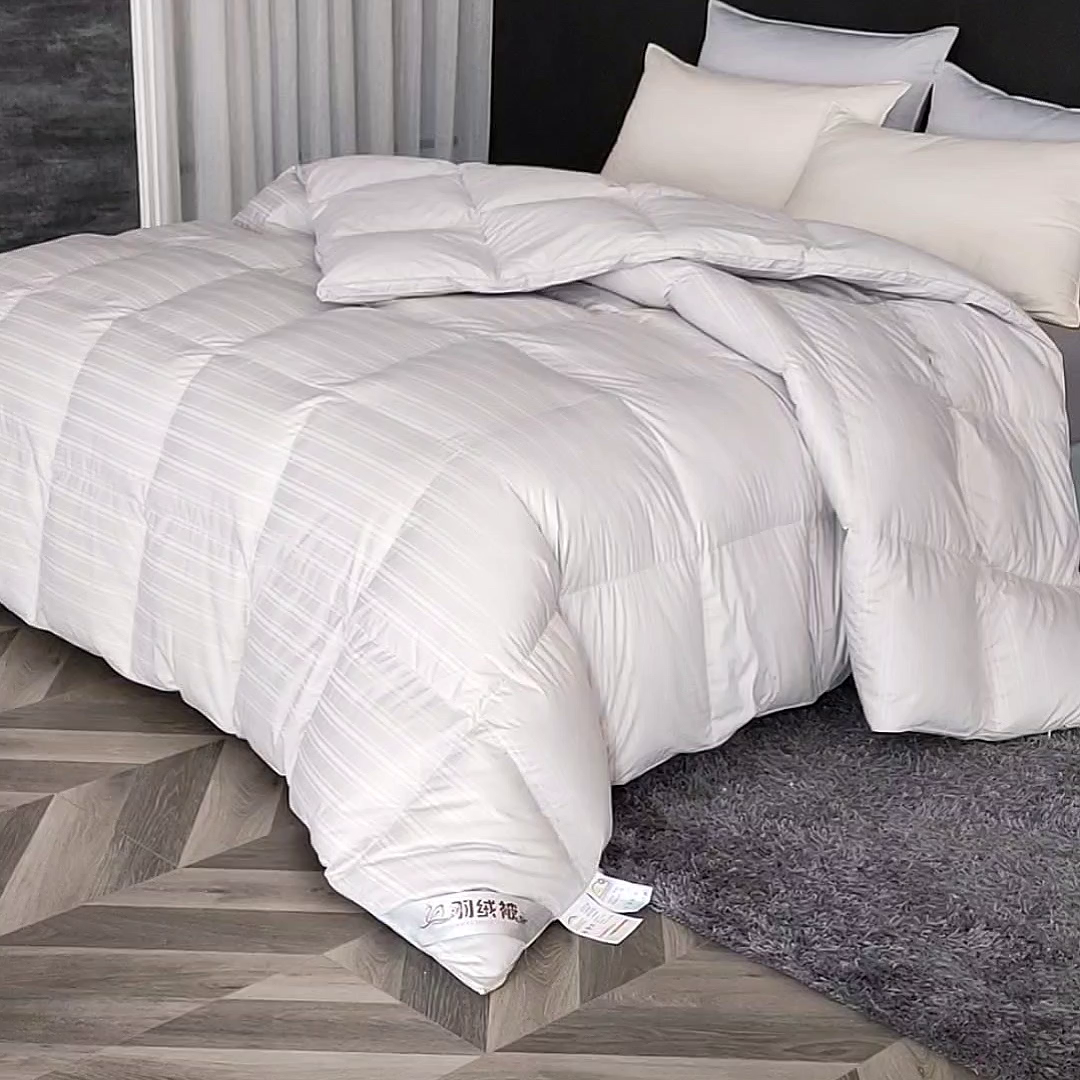 91家纺网 家纺一手货源 找家纺 （总）呆头鹅羽绒工厂店 2025新款竹棉缎条纹羽绒被 白鹅绒鸭绒被子被芯羽绒工厂店